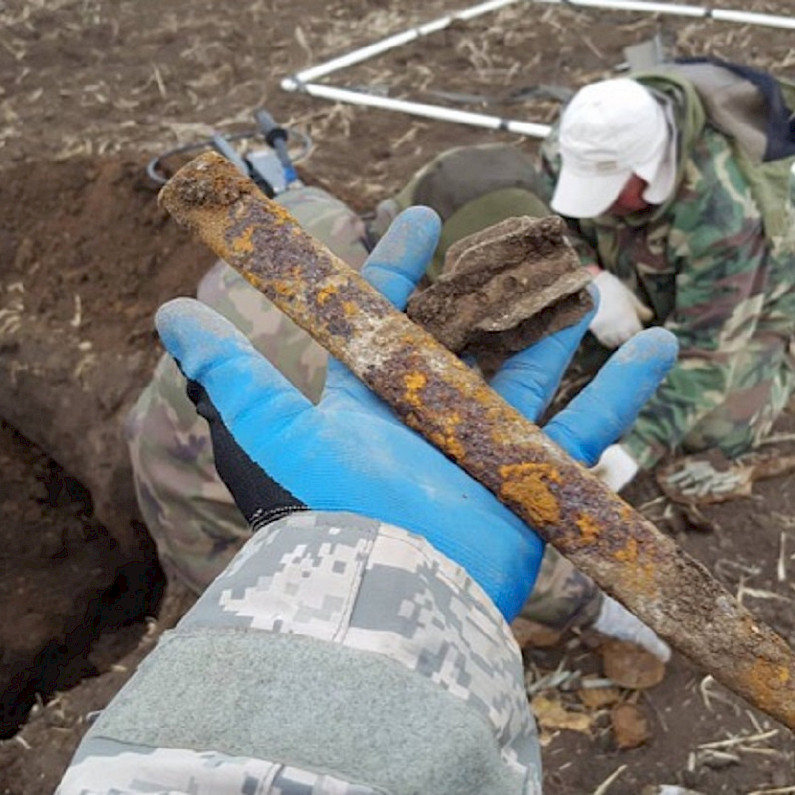 Ямальские поисковики обнаружили тела 19 военных при раскопках в Ростовской области