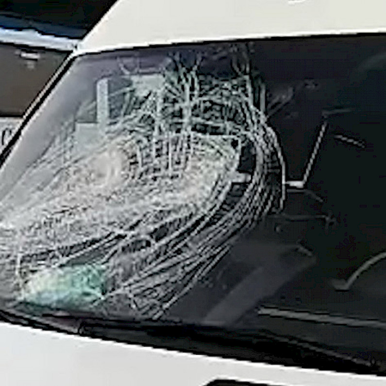 В Сургуте неизвестные в масках разбили пассажирский микроавтобус бизнесмена из Ноябрьска. ВИДЕО 