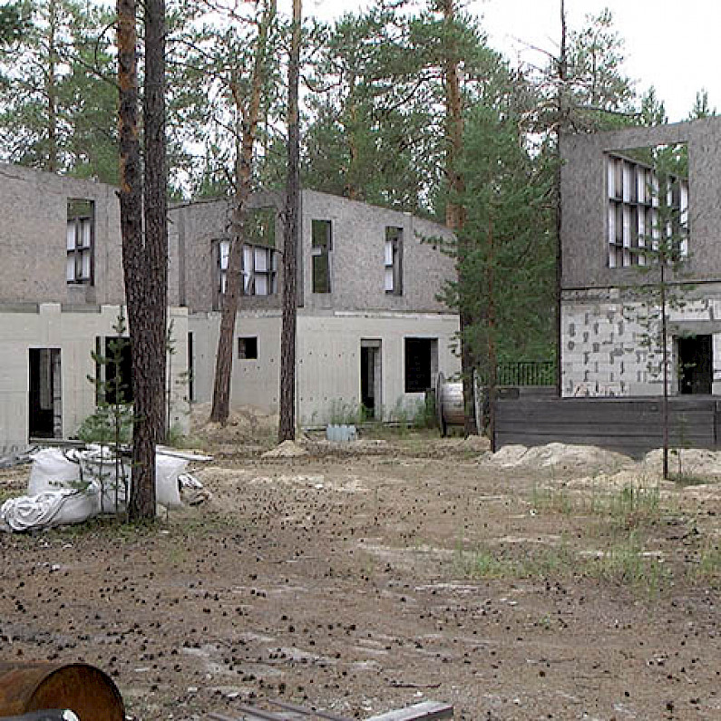 Недостроенную базу отдыха рядом с озером Ханто в Ноябрьске выставили на торги 