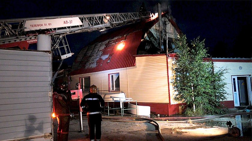  Причиной пожара в поселке Самострой в Ноябрьске мог стать поджог 