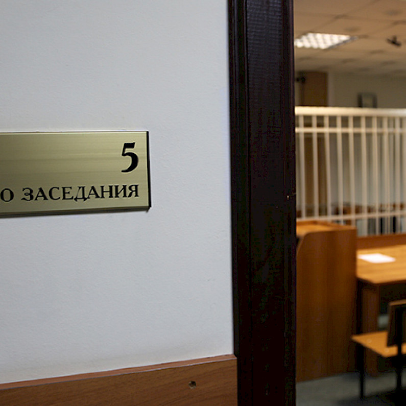  На Ямале рецидивиста осудят за развращение пятнадцати несовершеннолетних девочек 