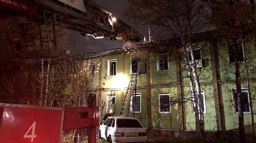 В Ноябрьске удалось потушить пожар в жилом многоквартирнике
