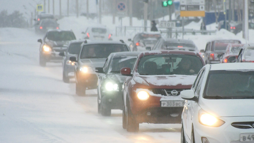 Автомобилистам Ноябрьска рекомендуют не выезжать из города из-за сильной метели 