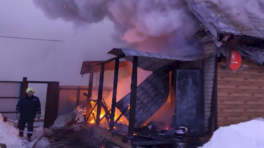 Дознаватели назвали предварительную причину пожара в дачном кооперативе Ноябрьска 