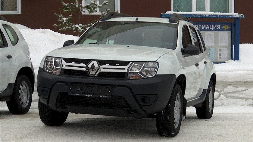 Полицейские Ноябрьска получили ключи от новых автомобилей 