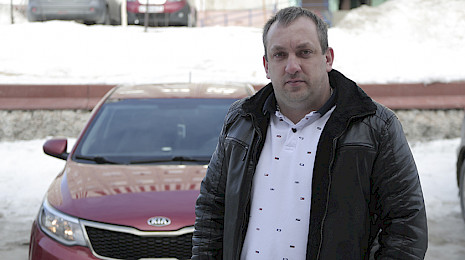 Дмитрий Артюхов подрабатывает таксистом в Ноябрьске 