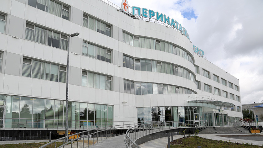 Беременных из Муравленко перевозят в Ноябрьск из-за коронавируса в местном роддоме 