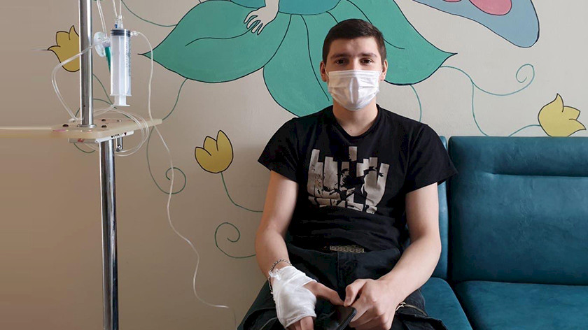 Волонтеры Ноябрьска собирают деньги на лечение онкобольного подростка из Югры