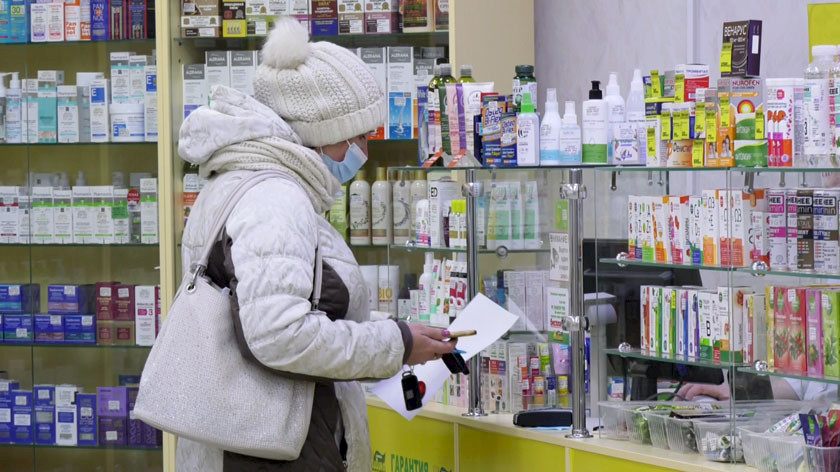 Жители Ноябрьска жалуются на нехватку противовирусных в аптеках 