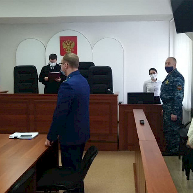 «Десять лет колонии»: обвиняемый в убийстве бизнесмена из Ноябрьска взят под стражу в зале суда
