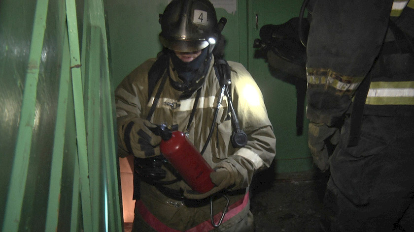Один человек эвакуирован при возгорании в жилой пятиэтажке Ноябрьска