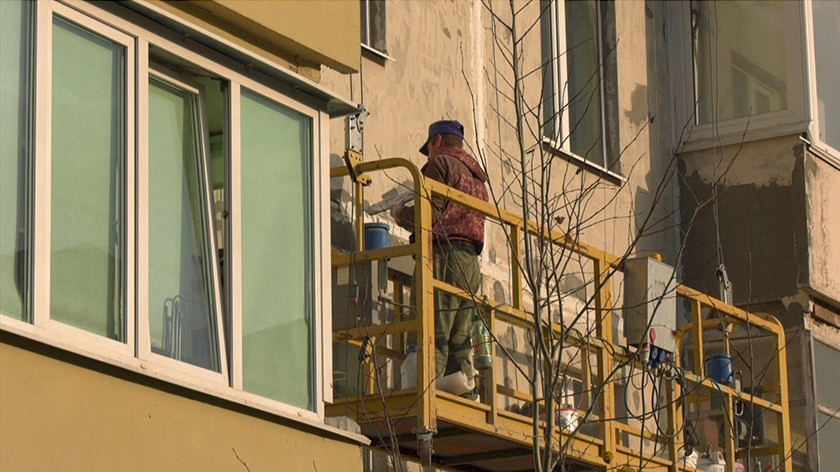 Жители Ноябрьска просят утеплить фасады панельных домов 