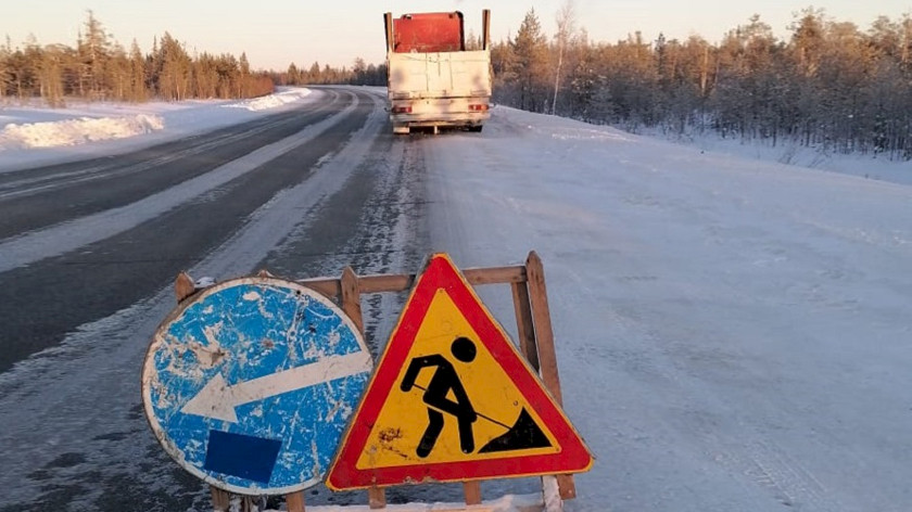 Ноябрьские автоинспекторы помогли замерзающим людям на трассе