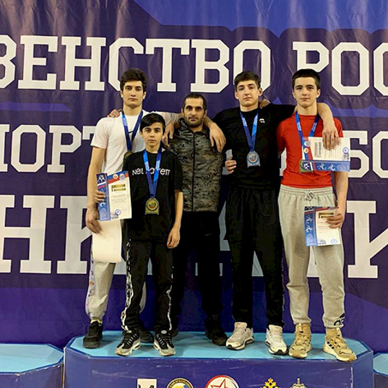 Ноябрьские спортсмены завоевали награды на первенстве России по спортивной борьбе 