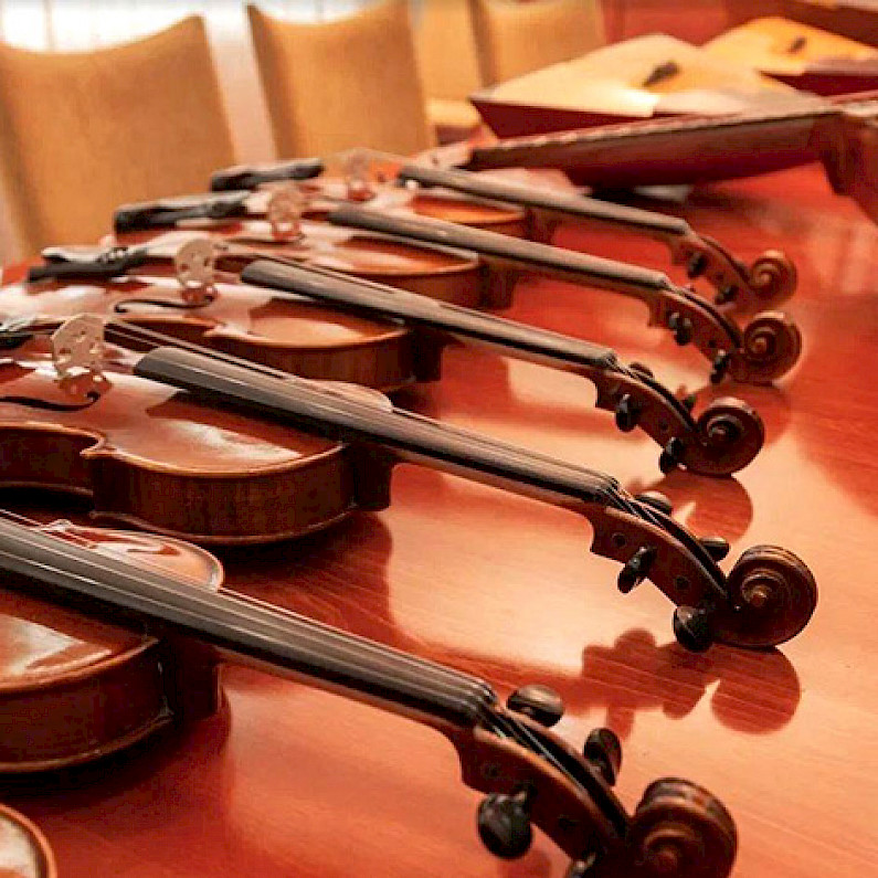 Более полусотни новых инструментов поступило в музыкальную школу Ноябрьска