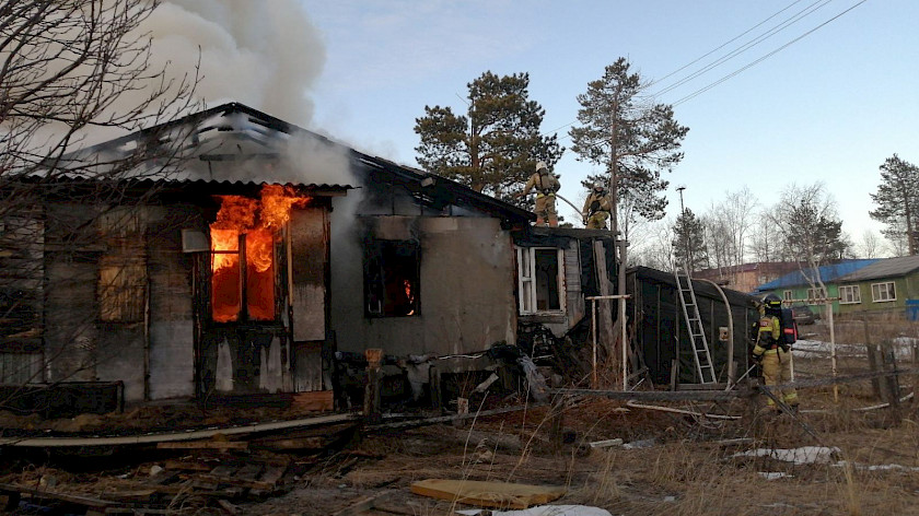 Появились подробности крупного пожара в «деревяшке» Ноябрьска