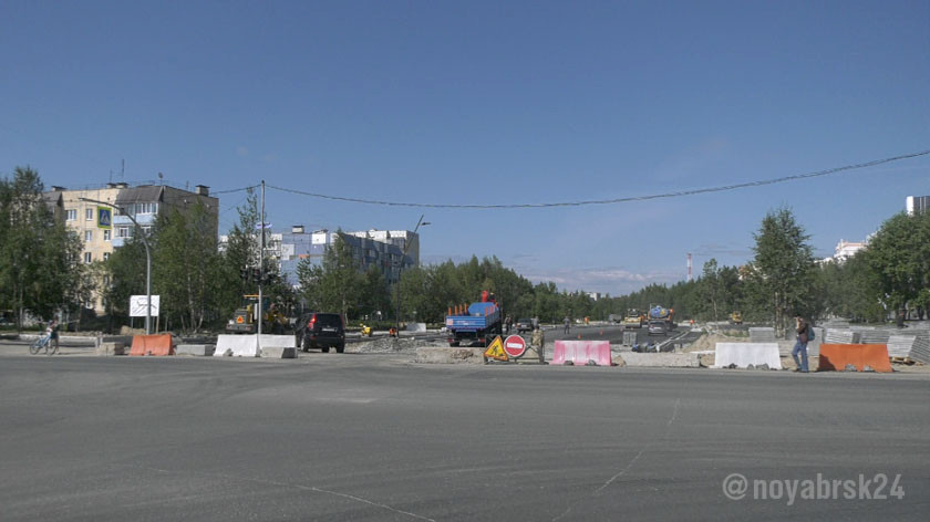 Оживлённый перекрёсток Ноябрьска из-за затянувшегося ремонта не открыли в срок