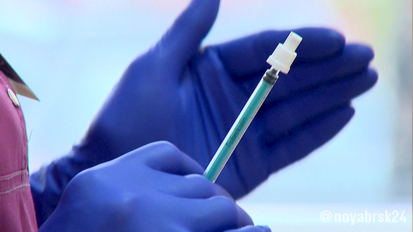 Жители Ноябрьска первыми пройдут назальную вакцинацию от коронавируса 