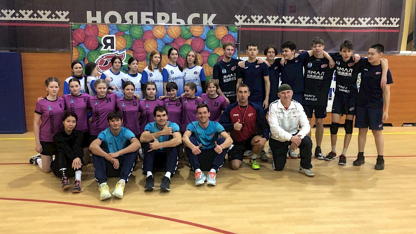 Мастер-класс юным волейболистам Ноябрьска дали спортсмены «Факела»