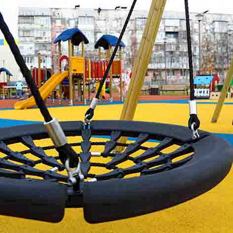 Власти Ноябрьска потратят 120 миллионов на новые детские площадки. ВИДЕО