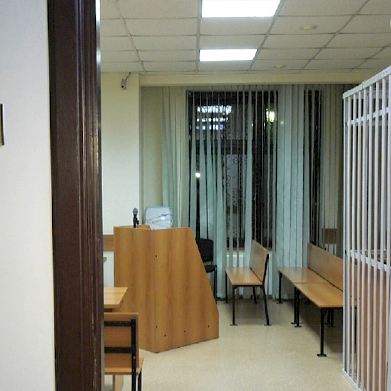 Суд отправил в тюрьму жителя Ноябрьска, накачавшего подростка наркотиками
