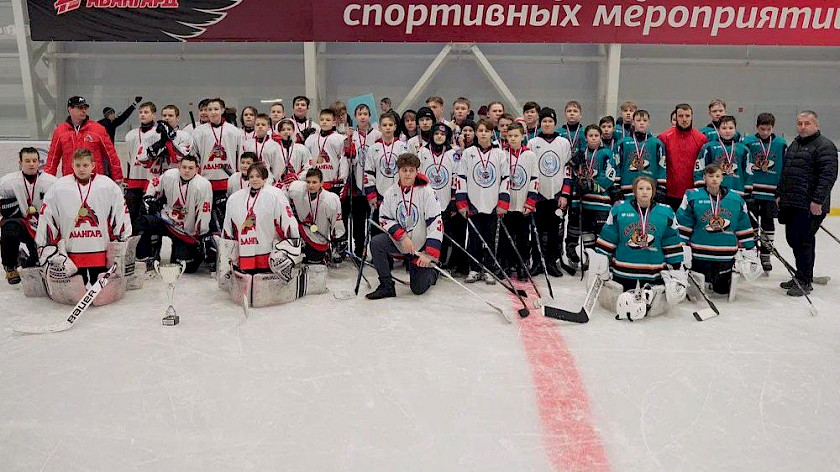 Юные хоккеисты Ноябрьска победили в региональном турнире. ФОТО