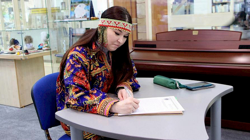 Жители Ноябрьска написали диктант на языках коренных народов Севера