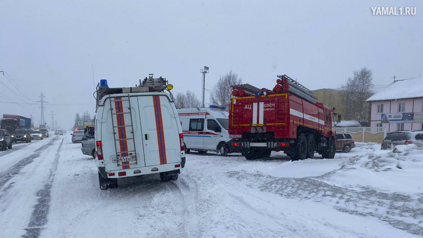 Два человека доставлены в больницу после аварии в Ноябрьске. ФОТО