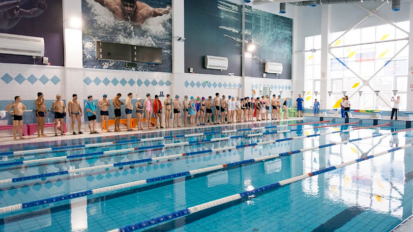 Медики Ноябрьской ЦГБ завоевали семь медалей на соревнованиях по плаванию