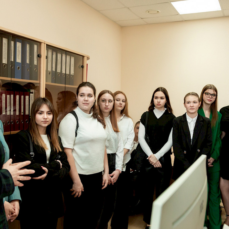 Школьники Ноябрьска рассказали Алексею Романову о планах по развитию города
