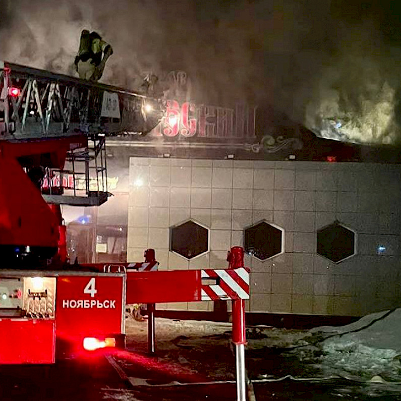 Во время пожара в кафе Ноябрьска никто не пострадал