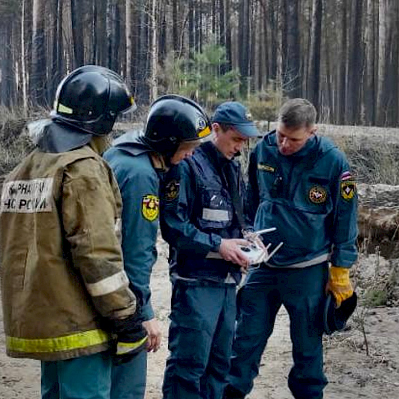 В профессиональный праздник на посту: ноябрьские пожарные тушат Курганскую область