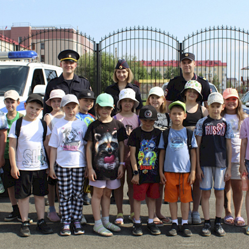 В Ноябрьске полицейские провели экскурсию для детей. ФОТО