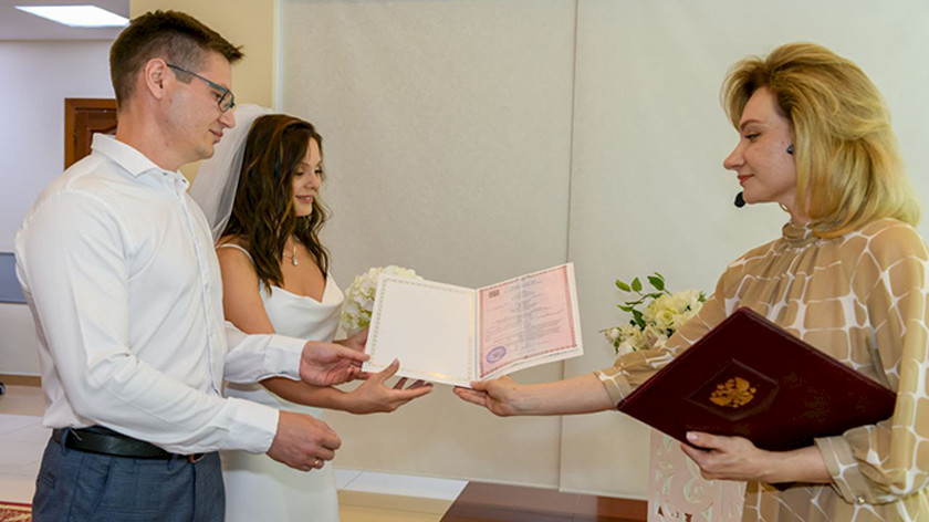 В администрации Ноябрьска впервые зарегистрировали брак. ФОТО