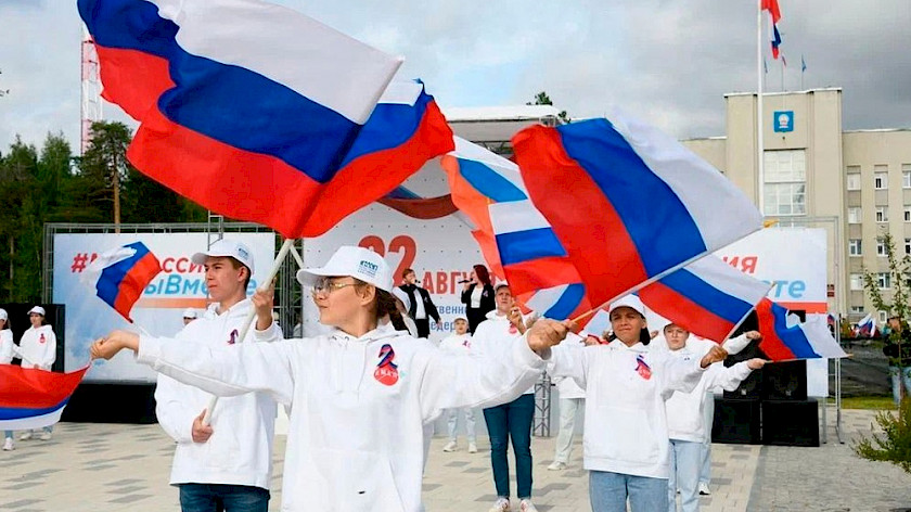 В Ноябрьске в День Государственного флага России пройдет автопробег