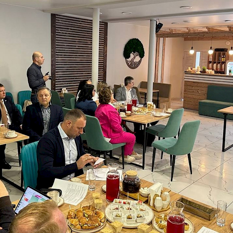 Первый заместитель главы Ямала встретился  с предпринимателями Ноябрьска за бизнес-завтраком