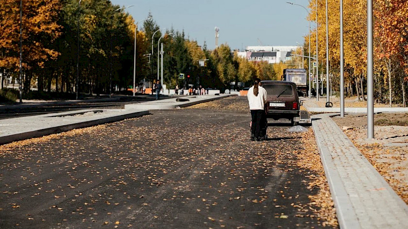 Строители продолжают ремонт проспекта Мира в Ноябрьске. ФОТО