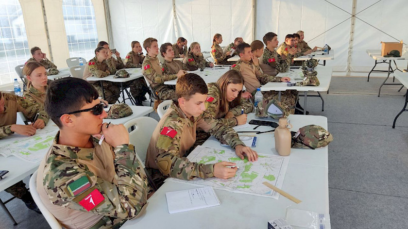Девять ноябрьских школьников отправились на всероссийскую военно-патриотическую игру «Зарница»