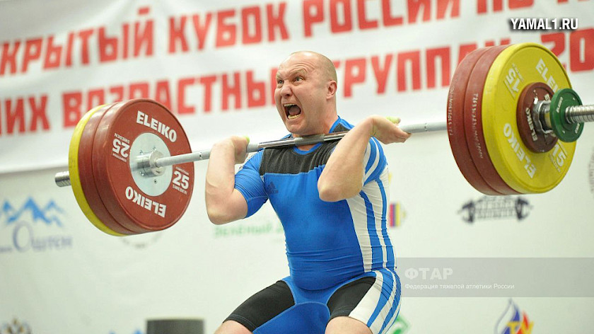 Директор спортивной школы Ноябрьска устроил шоу на Кубке России по тяжелой атлетике. ФОТО