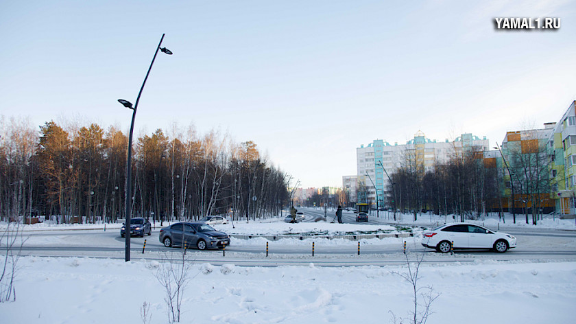 В Ноябрьске из-за морозов не смогут вовремя доделать новогоднюю конструкцию на улице Ленина