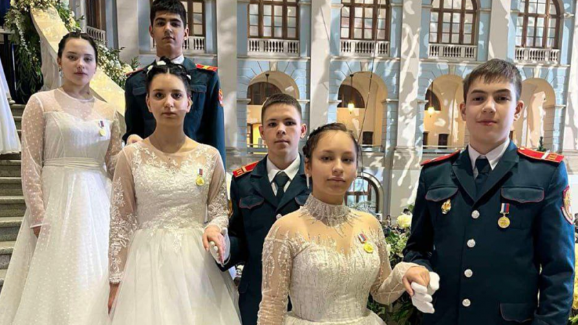 Школьники из Ноябрьска стали участниками Кремлевского кадетского бала. ФОТО