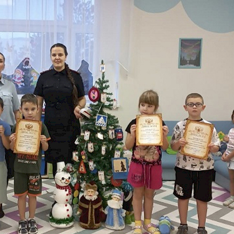 Госавтоинспекция Ноябрьска выбрала лучшие новогодние игрушки жителей города