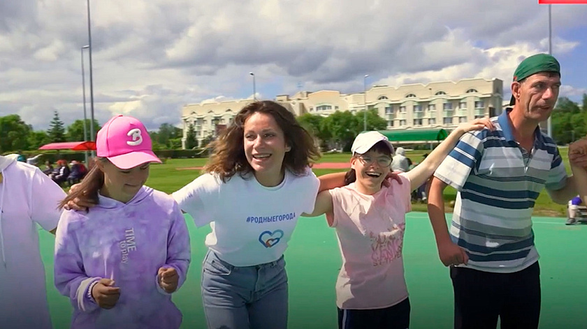 Волонтеры «Газпром нефти» помогли особенным детям